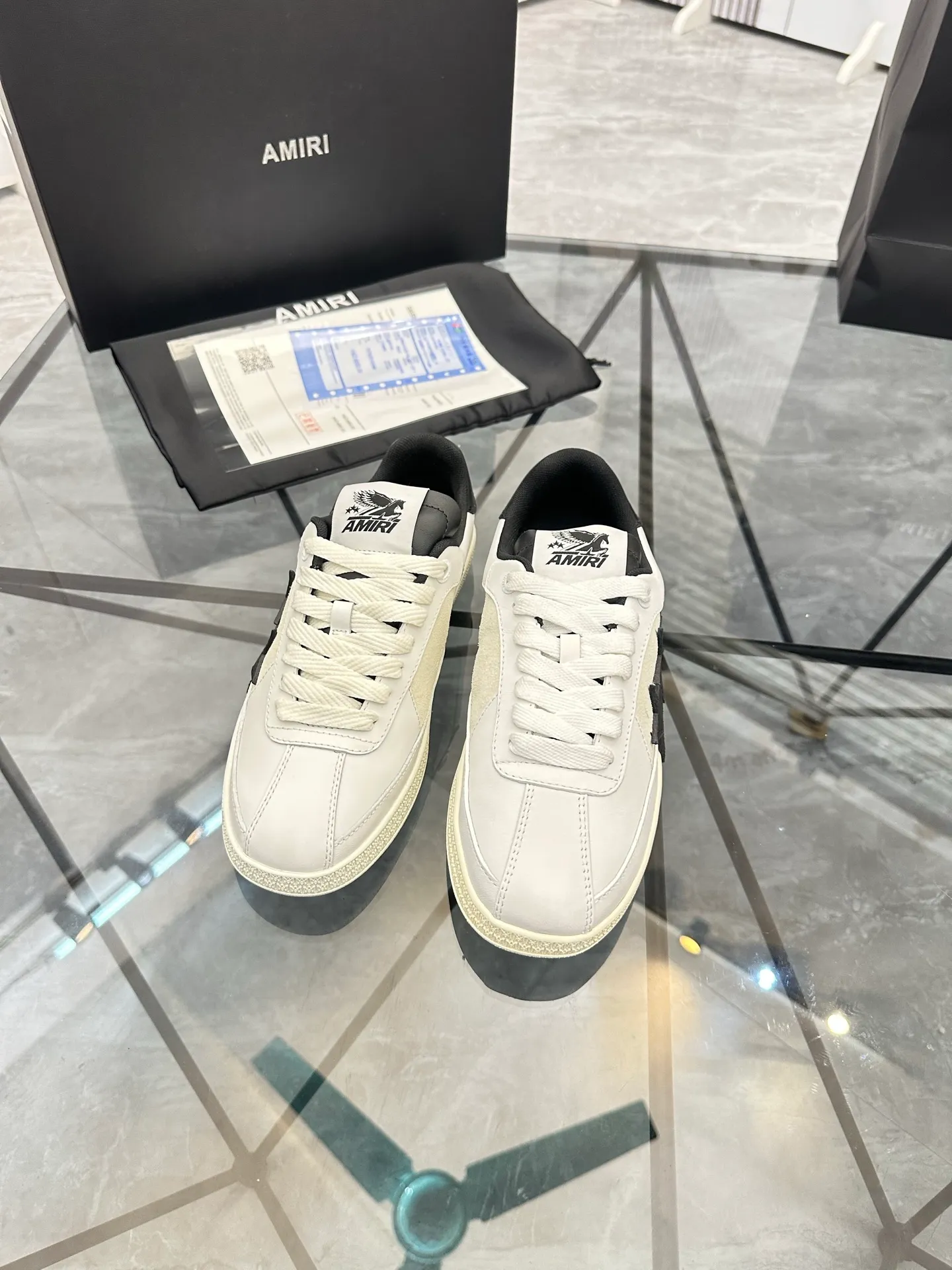 Men's shoes: 💰P560¥ Guangzhou top quality Product trademark: AMIRI* "Amir*" low-top casual shoes Regular size: 39-44 (can be customized to 45) Product material: imported first-layer cowhide leather upper, breathable lining, original outsole. Number: 525
